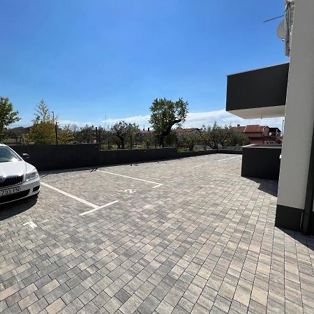 Apartment Sunrise With Private Parking Πούλα Εξωτερικό φωτογραφία